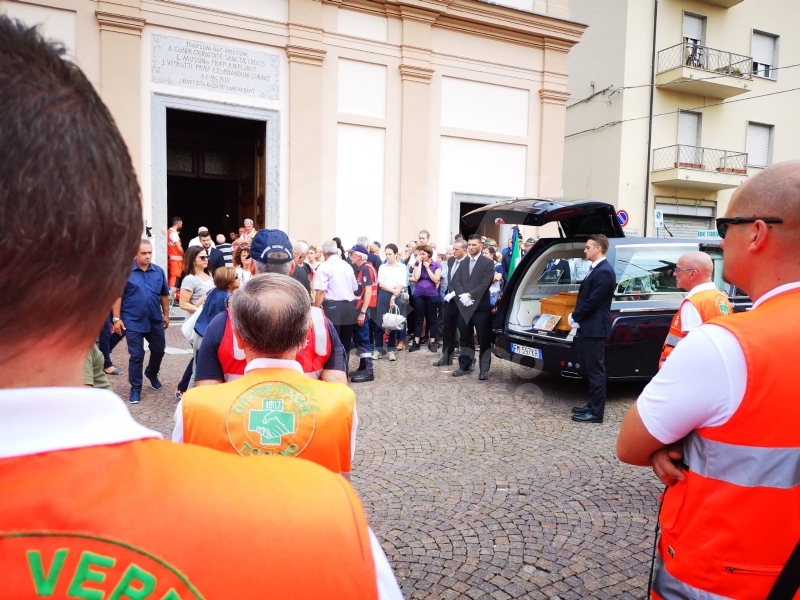 ALPIGNANO - Tanta commozione al funerale di Ornella Bellagarda, morta durante un'immersione