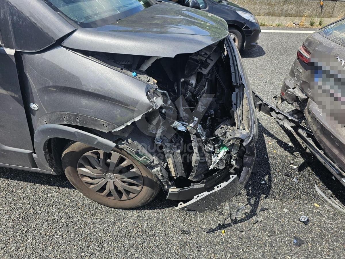 INCIDENTE SULLA TORINO-CASELLE - Tamponamento fra tre auto: code e disagi - FOTO