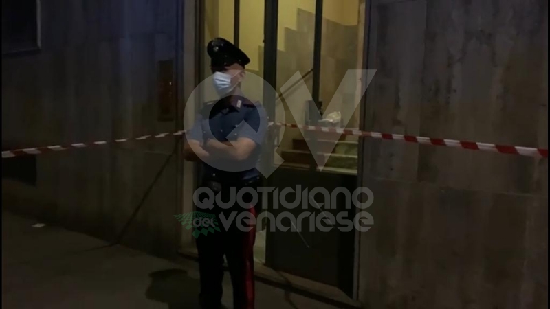 TORINO-COLLEGNO - Uccide i propri genitori in casa e poi fugge: i carabinieri lo arrestano a Collegno