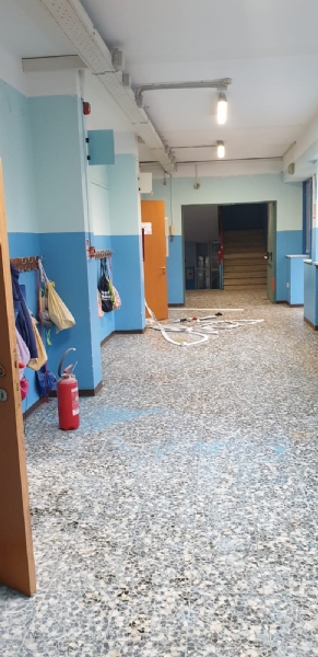 COLLEGNO - Imbecilli ancora in azione: dopo la Gramsci, vandalizzata anche la Cattaneo