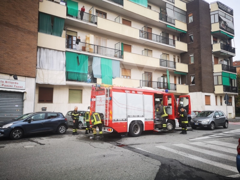 VENARIA - Tenta il suicidio e prova ad ammazzare il figlio di 14 mesi: tragedia sfiorata in un alloggio di via Amati