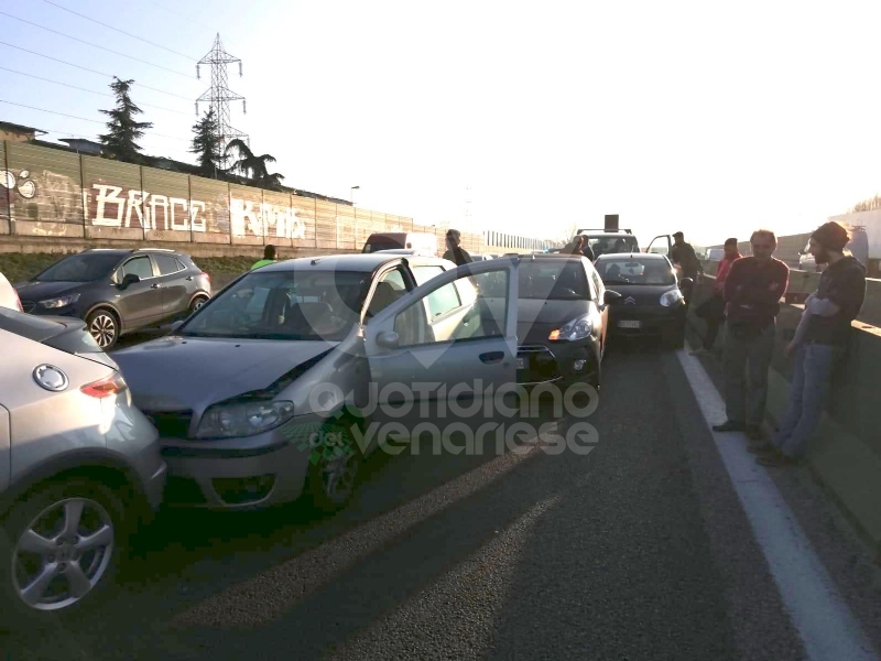 DELIRIO IN TANGENZIALE - Due incidenti e code chilometriche