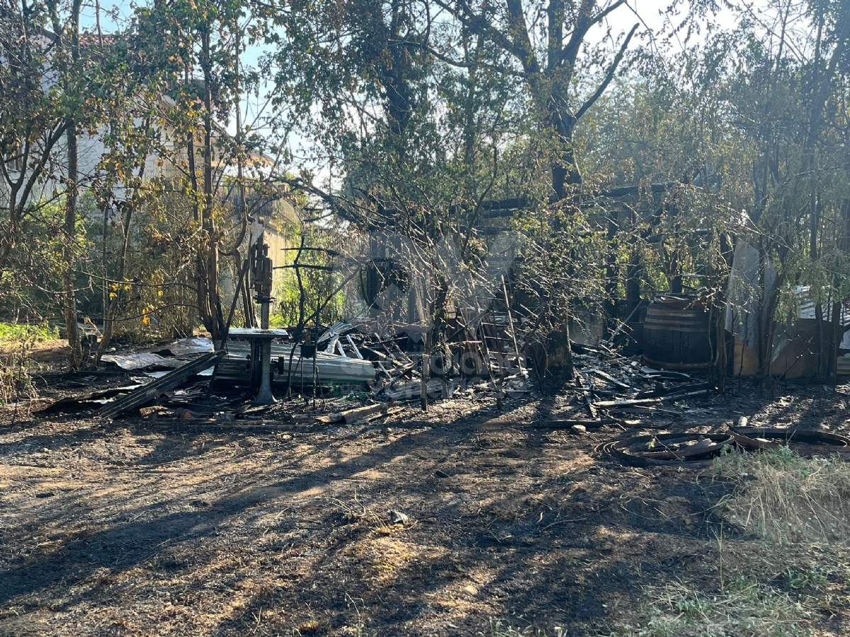 CASELLE - Incendio in via Levanne: a fuoco il tetto di un vecchio cascinale - FOTO
