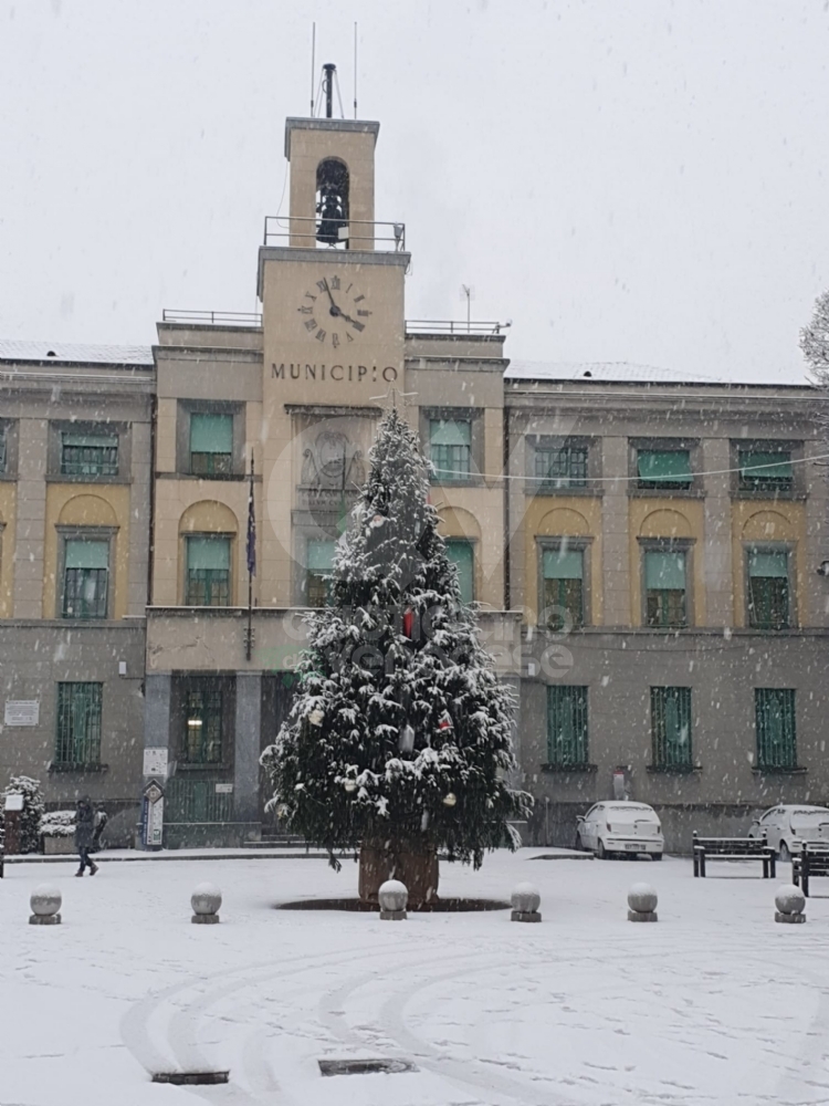 É ARRIVATA LA NEVE - Disagi in tangenziale e sulle strade: quando entrano in azione gli spazzaneve - FOTO