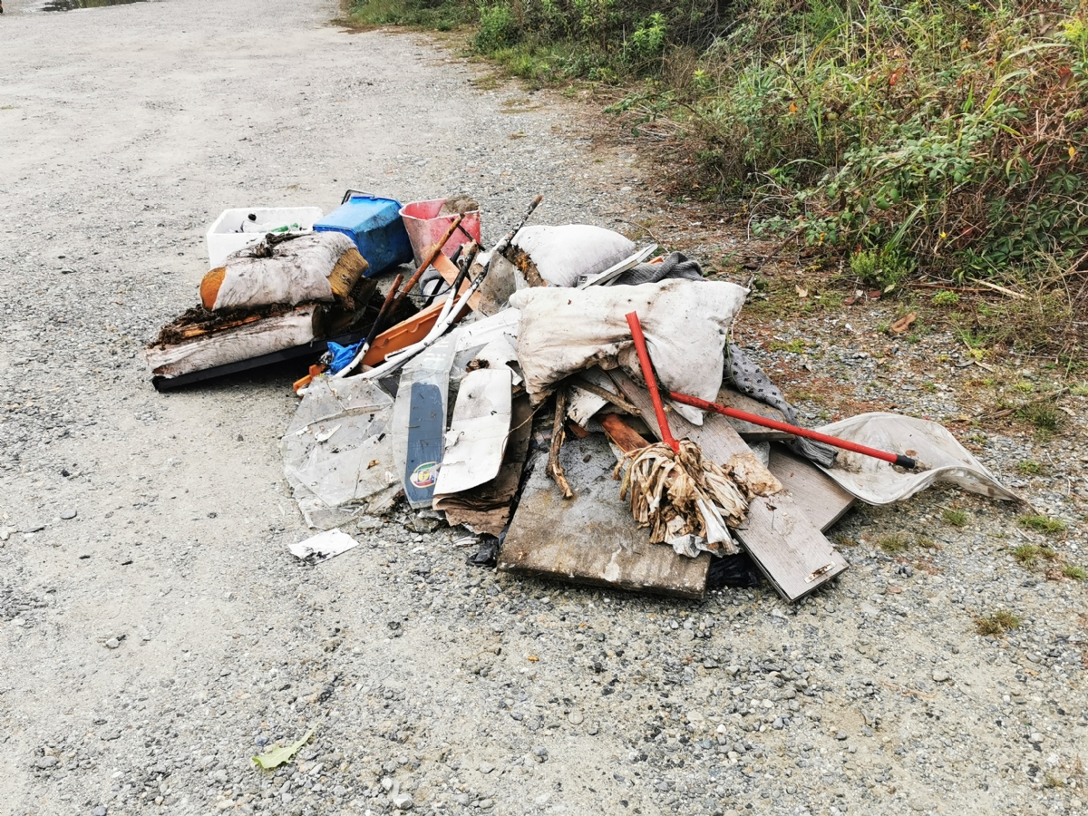 BORGARO - Successo per «Puliamo insieme il parco Chico Mendes»: tanti sacchi neri colmi di rifiuti - FOTO
