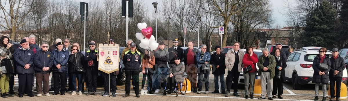 VENARIA - Due anni senza Massimo Ricciardello: in piazza Ravera una targa e una magnolia - FOTO