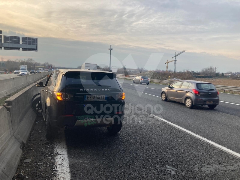 SCONTRO IN TANGENZIALE Tra un tir e una Land Rover: due feriti