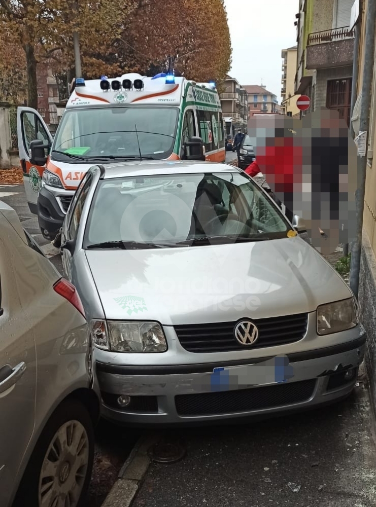 INCIDENTE A VENARIA - Scontro auto-furgone all'incrocio tra via Sauro e via Trento: tre feriti - FOTO