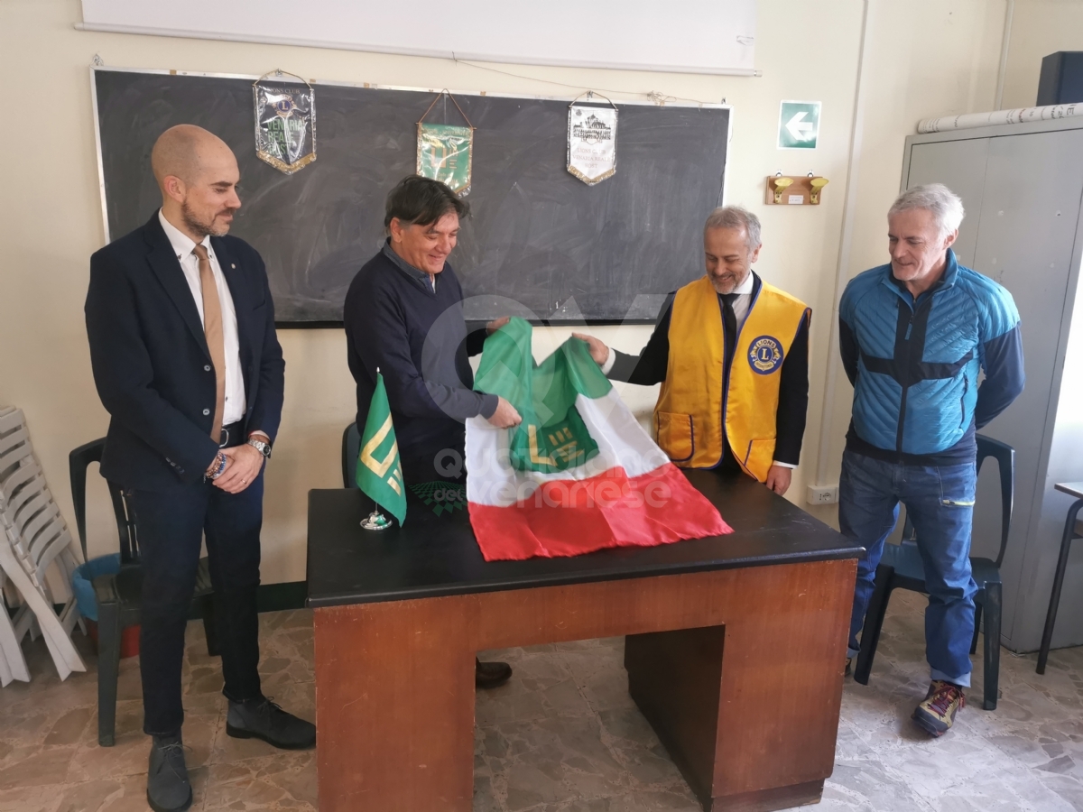 VENARIA - Il Lions Club Venaria Reale Host dona un defibrillatore all'Unitre - FOTO