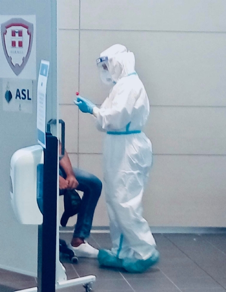 CASELLE - In aeroporto allestite tre postazioni per i tamponi rapidi sui passeggeri in arrivo da Spagna, Grecia, Croazia e Malta