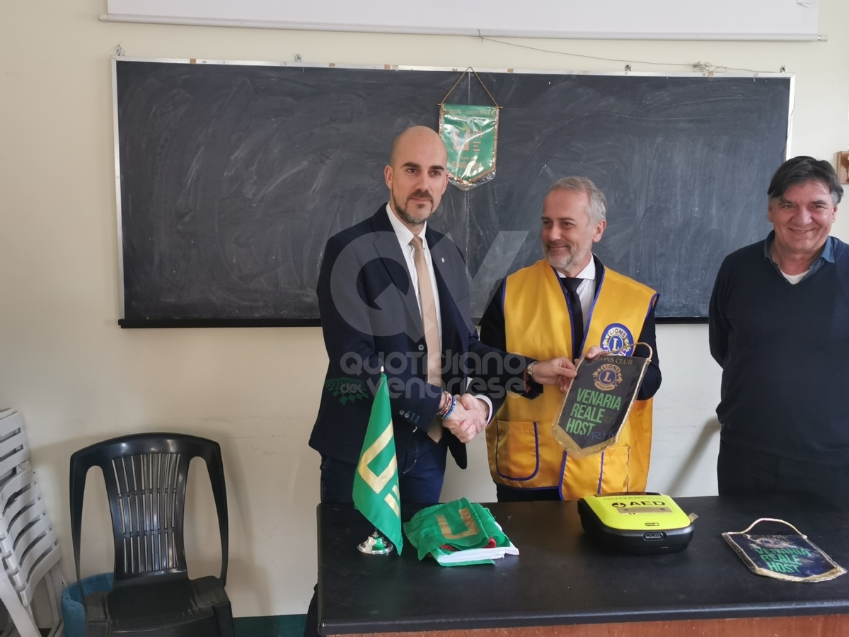 VENARIA - Il Lions Club Venaria Reale Host dona un defibrillatore all'Unitre - FOTO