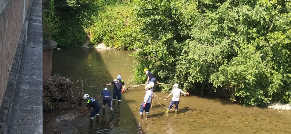 VENARIA - Protezione Civile al lavoro per «liberare i ponti»: tre week-end di pulizie - FOTO