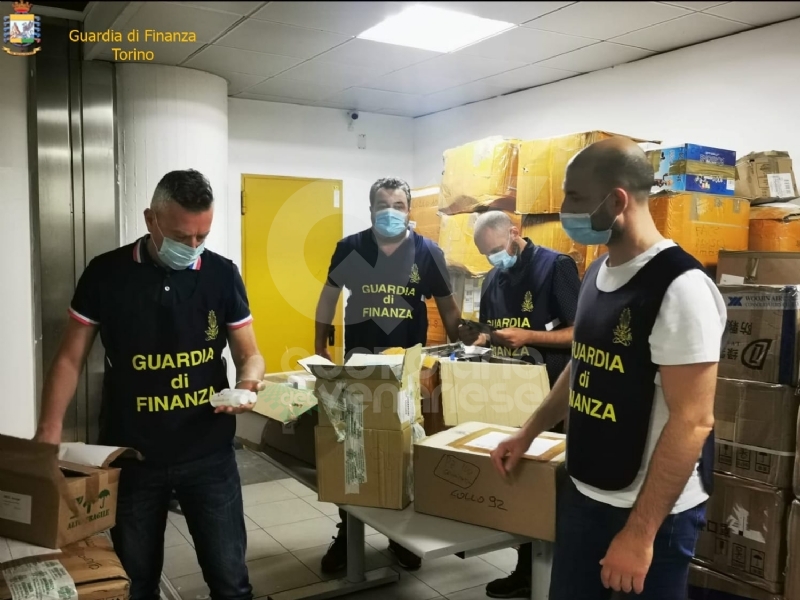 CASELLE - Commerciavano mascherine, gel e Covid-test di dubbia provenienza: farmacisti nei guai