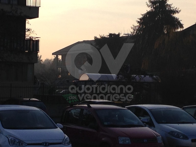 VENARIA - Incendio in un appartamento di via Dante: a fuoco il sacco dell'immondizia - FOTO