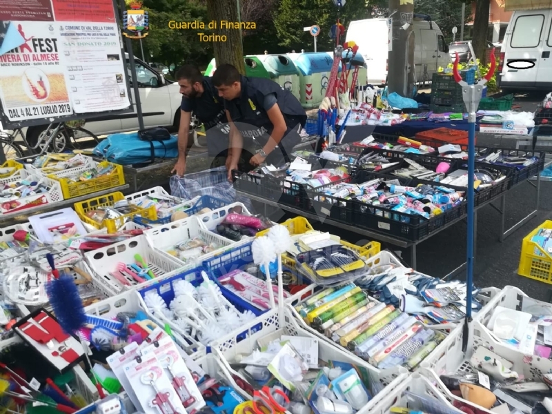 ALPIGNANO - La merce era pericolosa per la salute : maxi sequestro al mercato rionale
