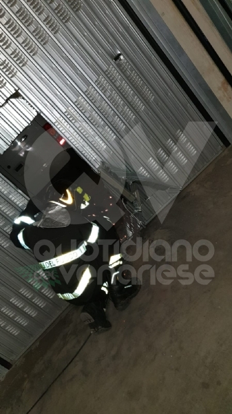 GRUGLIASCO - 500 kg di sigarette di contrabbando nascoste nei garage: 40enne denunciato