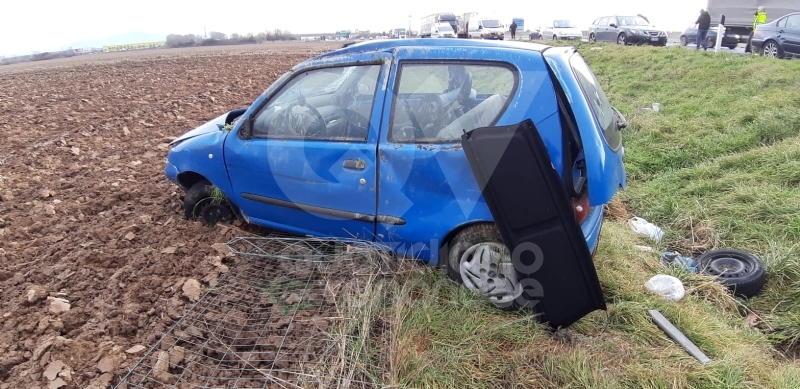 RIVOLI - Perde il controllo dell'auto e finisce fuori dalla tangenziale: ferito 22enne