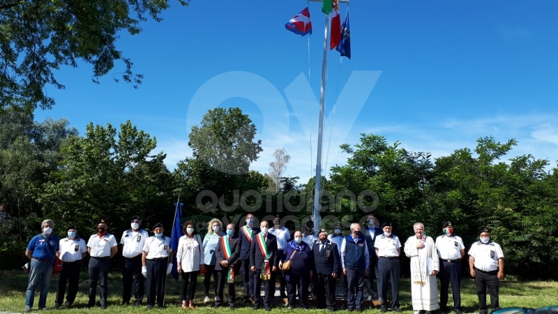 VENARIA - La bandiera dei marinai torna a sventolare nel cielo della Reale - FOTO