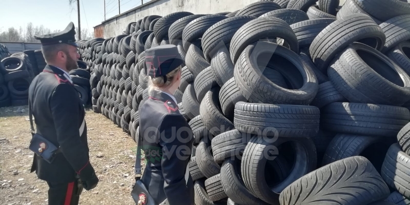 BORGARO - Stoccava illecitamente 20mila pneumatici e 300 tonnellate di rifiuti: denunciato