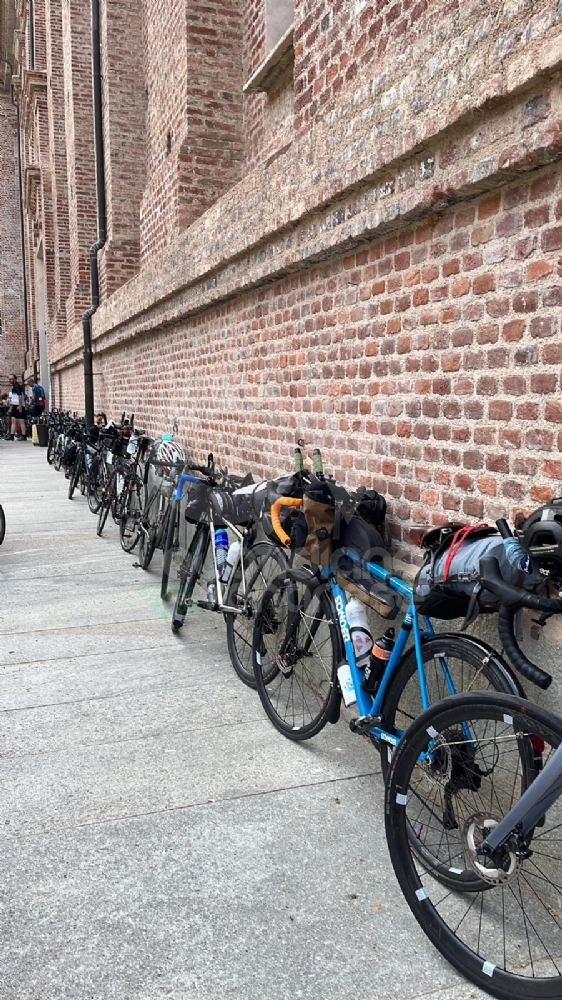 VENARIA - In 250 alla partenza in Reggia della «North Cape 4000» di cicloturismo - FOTO E VIDEO