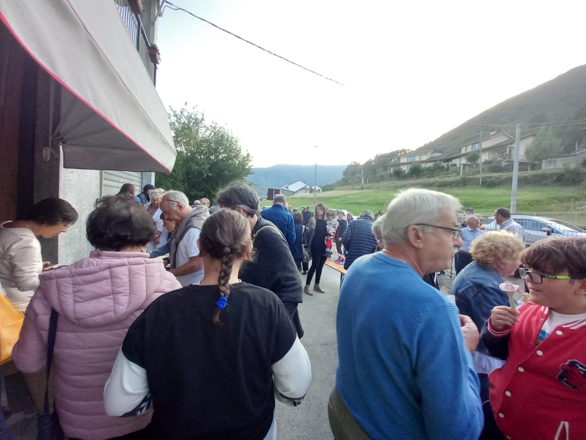 VARISELLA - Grande festa per la riapertura della macelleria - FOTO
