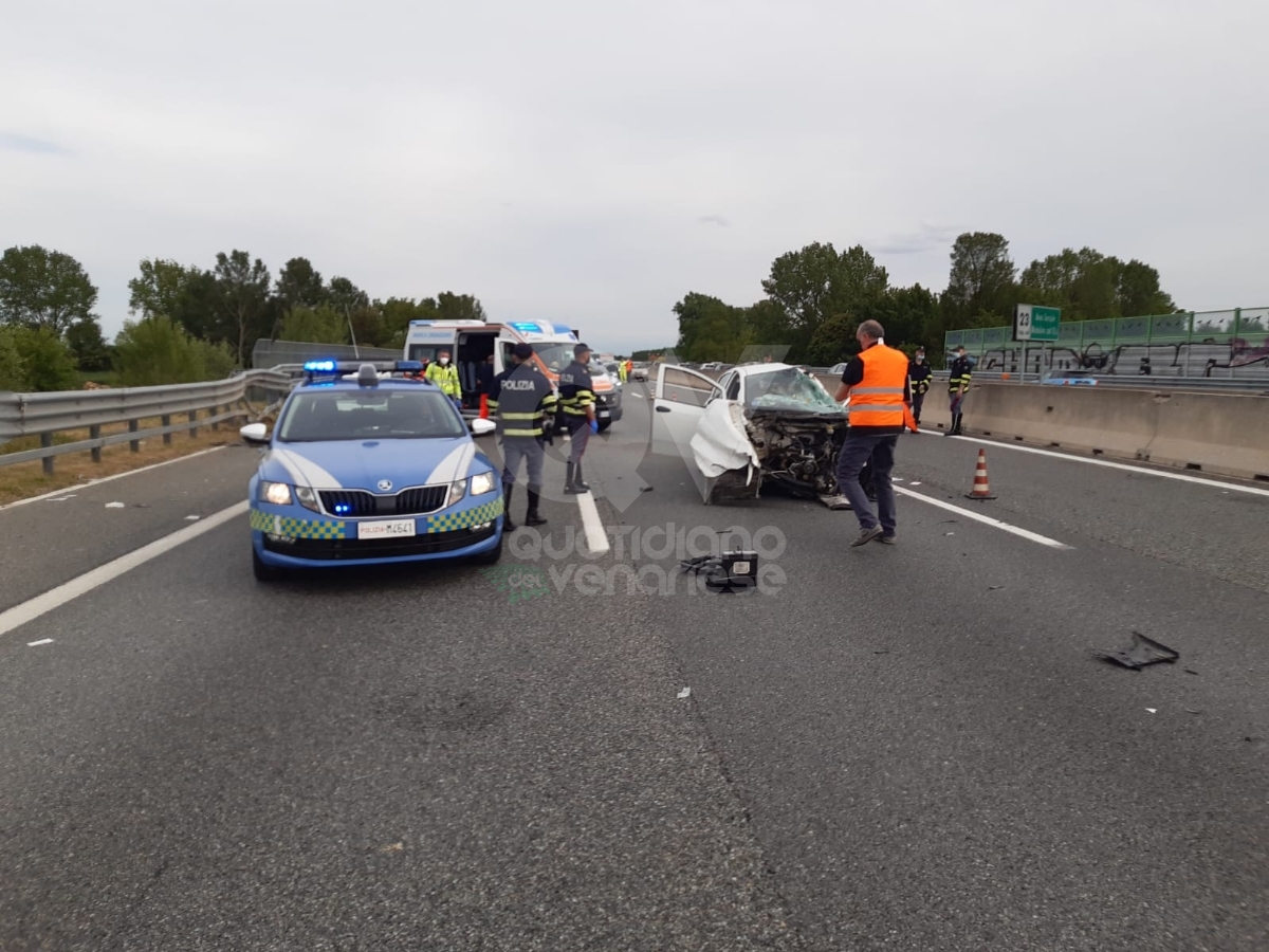 TRAGEDIA A RIVOLI - Incidente mortale in tangenziale: una persona morta - FOTO