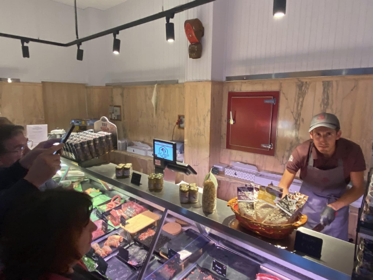 VARISELLA - Grande festa per la riapertura della macelleria - FOTO