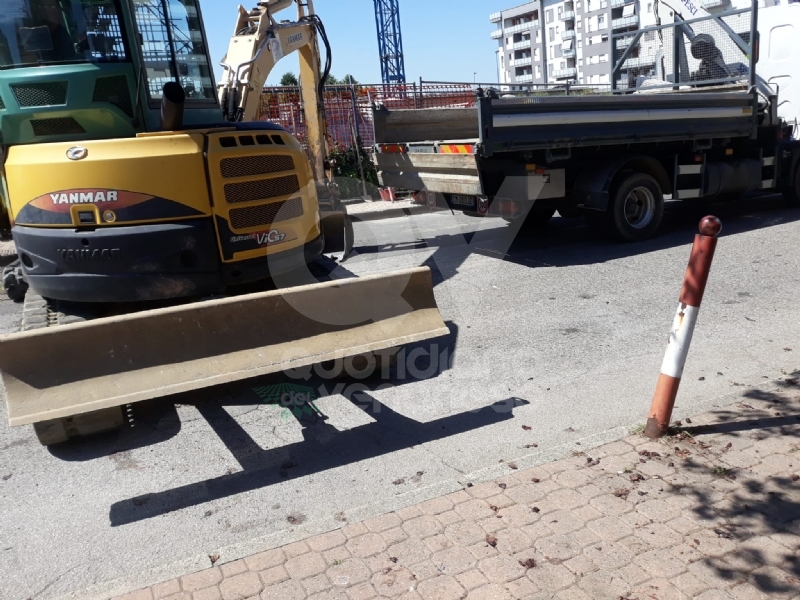 MAPPANO - Spavento in via Avogadro: crolla all'improvviso un ponteggio