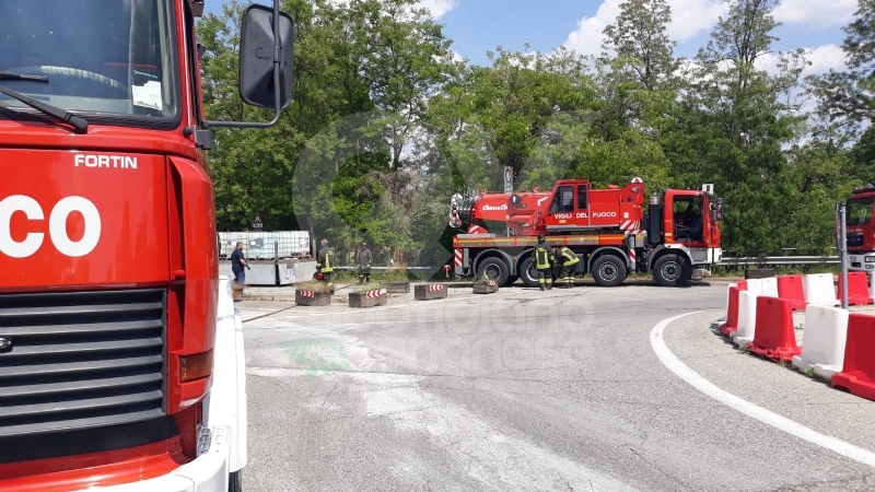 VENARIA - Camion perde il carico di sale di sodio: traffico in tilt nelle vie Stefanat e Cavallo