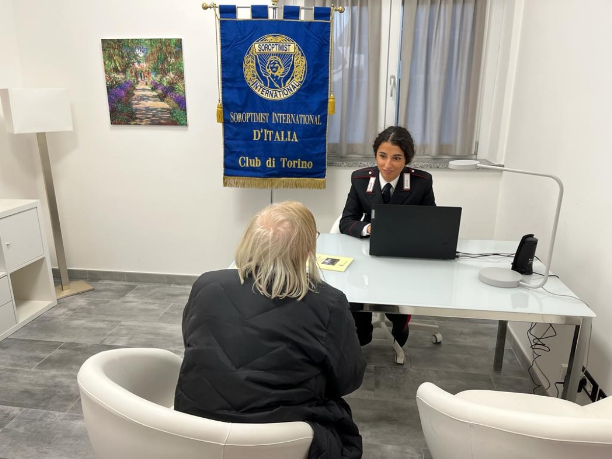 PIANEZZA - Nella stazione dei carabinieri, la stanza per l'ascolto delle donne vittime di violenza - FOTO