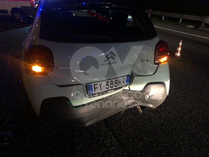 VENARIA - Auto provoca doppio tamponamento e fugge via: 4 persone ferite, tra cui un bimbo di 3 mesi