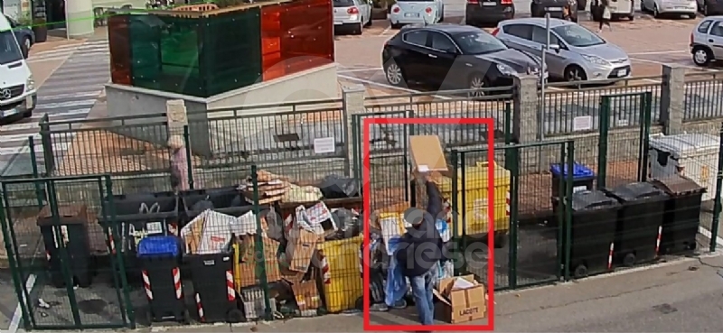 BORGARO - Le telecamere pizzicano i «furbetti dell'Agorà»: multe fino a 155 euro.