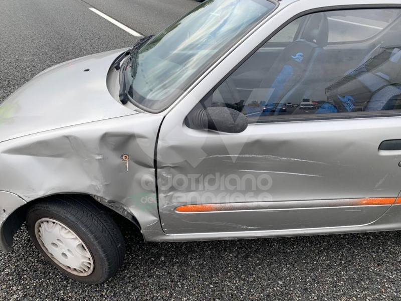 RIVOLI - Auto e cisterna si scontrano in tangenziale: mattinata di caos e disagi