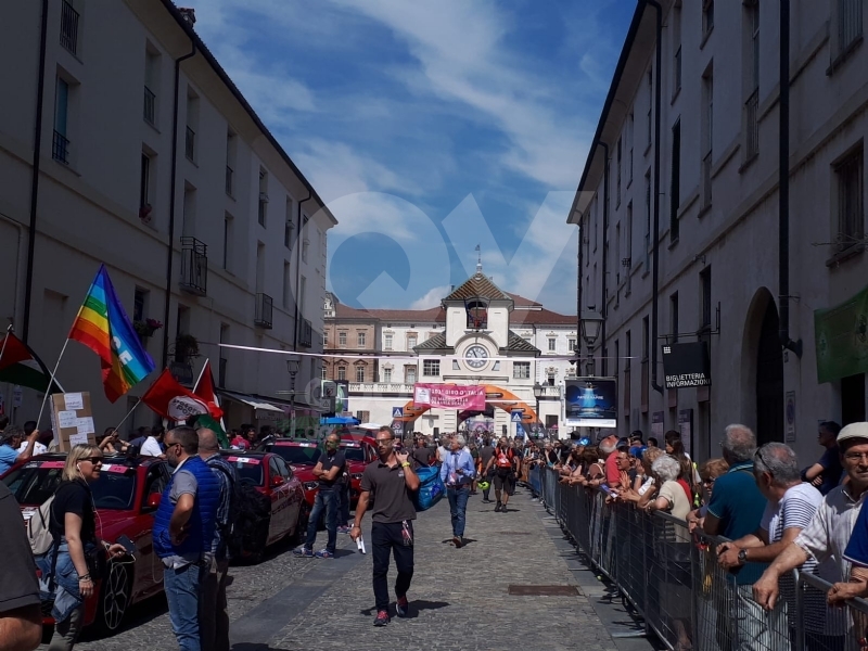 IL GIRO D'ITALIA A VENARIA - La partenza della tappa decisiva - FOTO e VIDEO