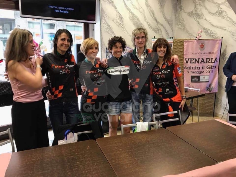 VENARIA REALE SI COLORA DI ROSA - E' IL GRANDE GIORNO DEL GIRO D'ITALIA - FOTO