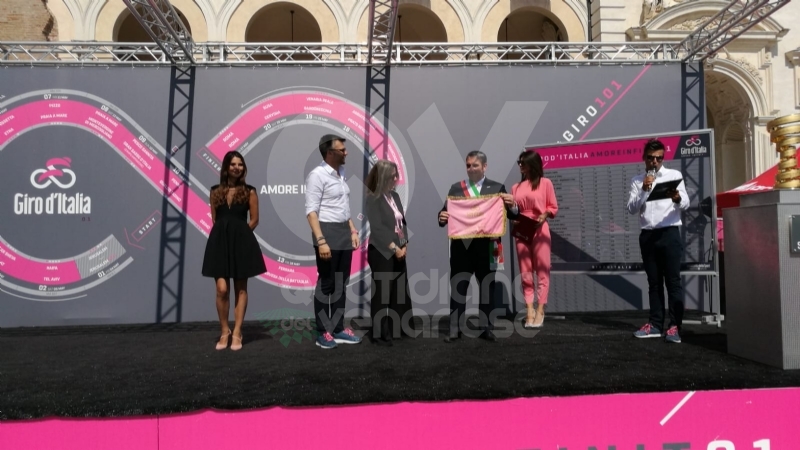 IL GIRO D'ITALIA A VENARIA - La partenza della tappa decisiva - FOTO e VIDEO