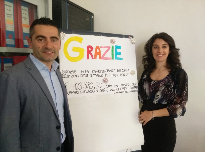 SOLIDARIETA' - Una targa per ringraziare i Comuni della Zona Ovest dopo la ricostruzione della scuola