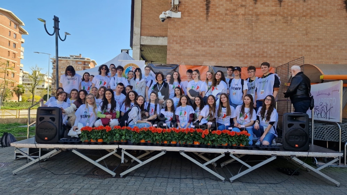 VENARIA - Una marea di gente per la «StraVenaria» e la «21 Reale» - FOTO E VIDEO