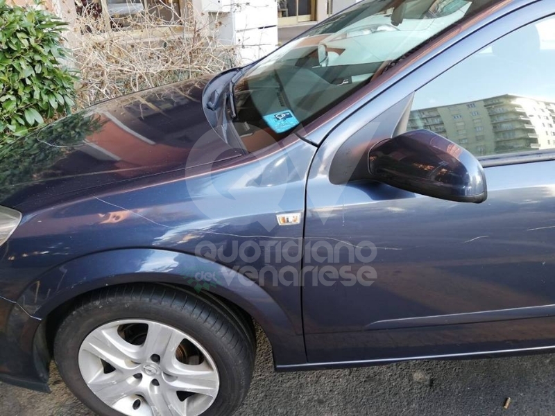 ZONA OVEST - Ladri e vandali d'auto in azione: presa di mira anche la macchina di un disabile