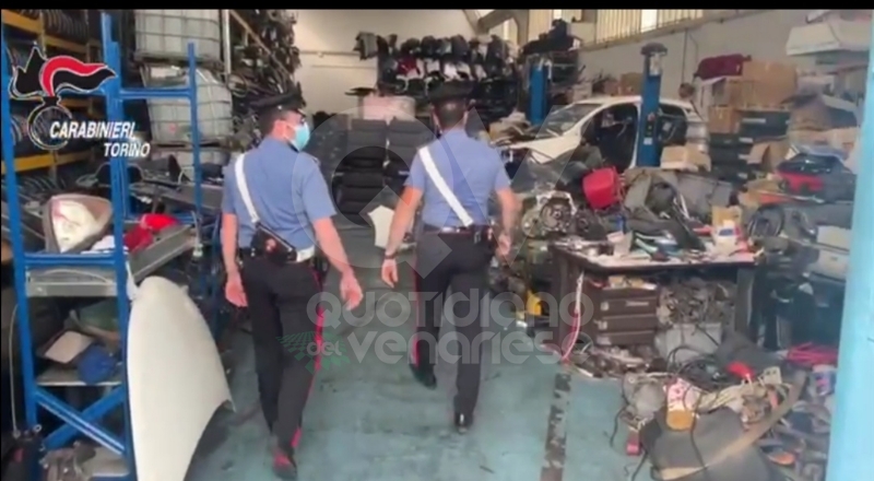 VENARIA-LEINI - Smontavano le auto per poi rivendere le parti: tre denunciati - FOTO
