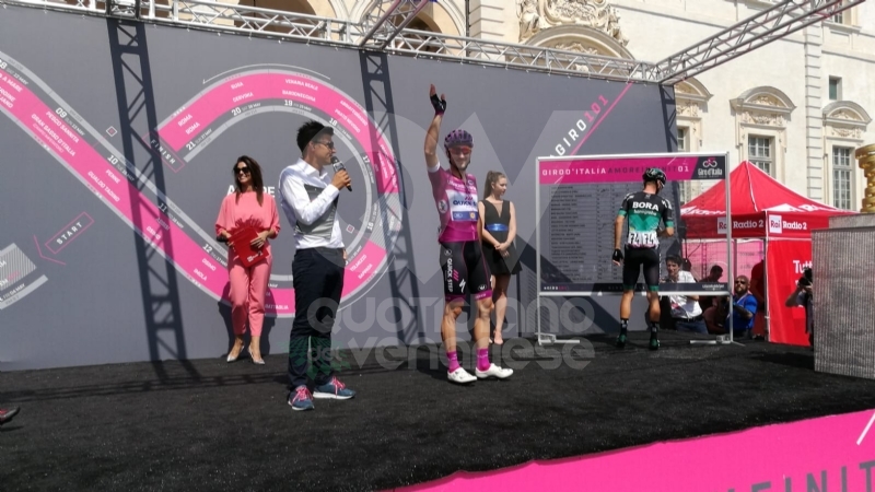 IL GIRO D'ITALIA A VENARIA - La partenza della tappa decisiva - FOTO e VIDEO