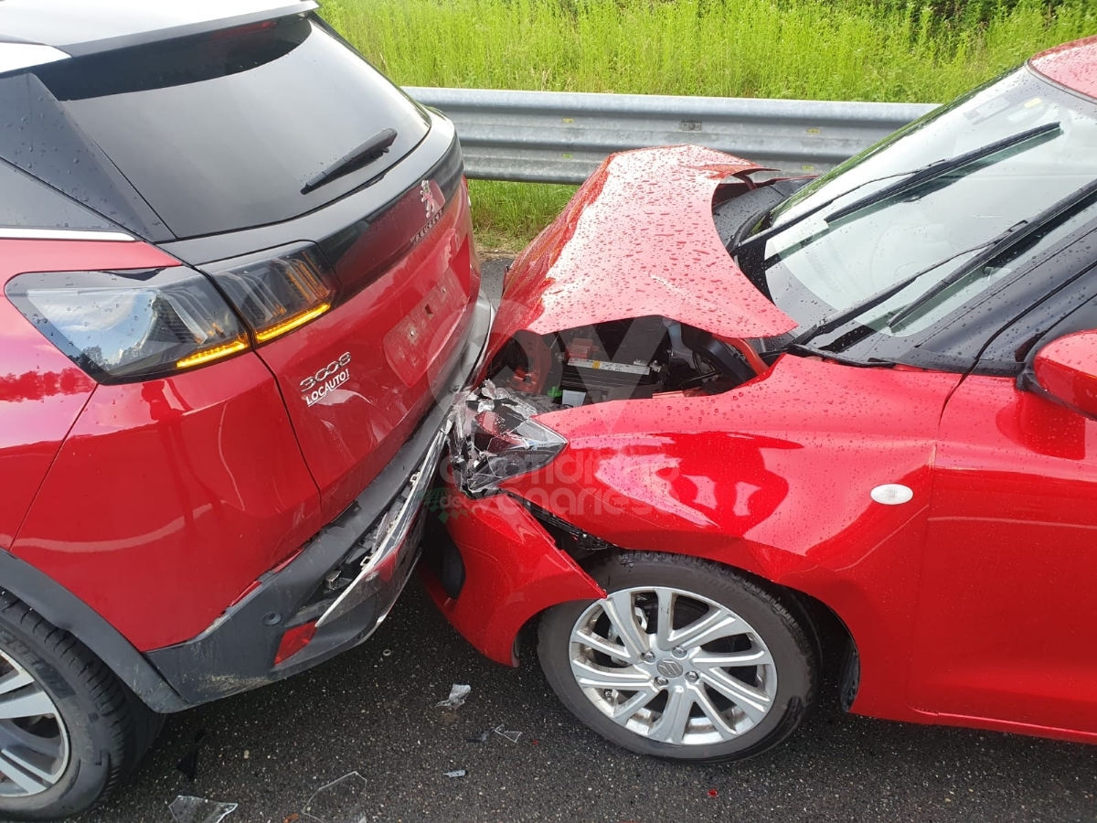 INCIDENTE A VENARIA - Tamponamento fra tre auto sulla «Direttissima»: una donna ferita - FOTO