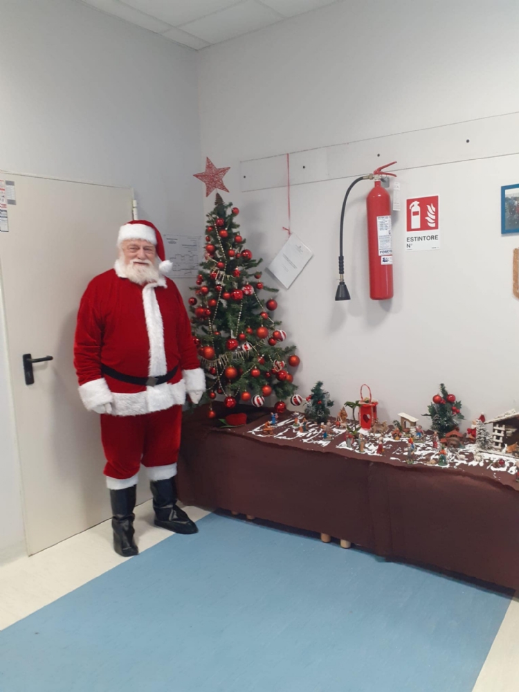 VENARIA - Il «grazie» di Babbo Natale e della Pro Loco a chi ha fatto tanto per la Città - FOTO