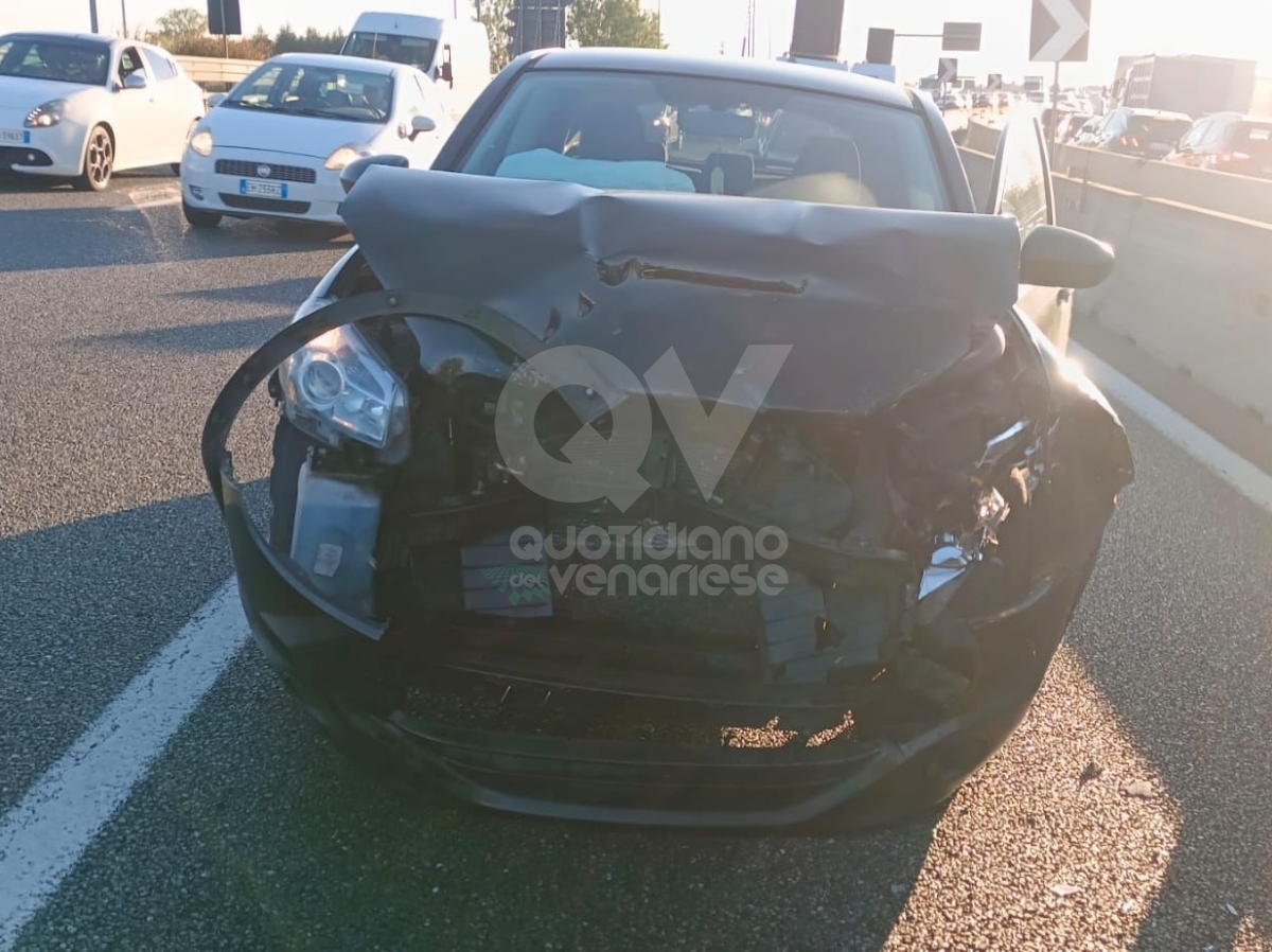 INCIDENTE IN TANGENZIALE A RIVOLI - Tamponamento tra due veicoli: un ferito - FOTO
