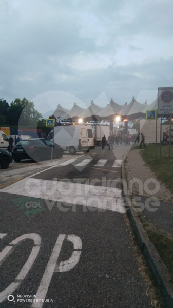 GRUGLIASCO - Notte agitata al Caat: nuove proteste degli ambulanti, un operaio cade dal muletto e si ferisce