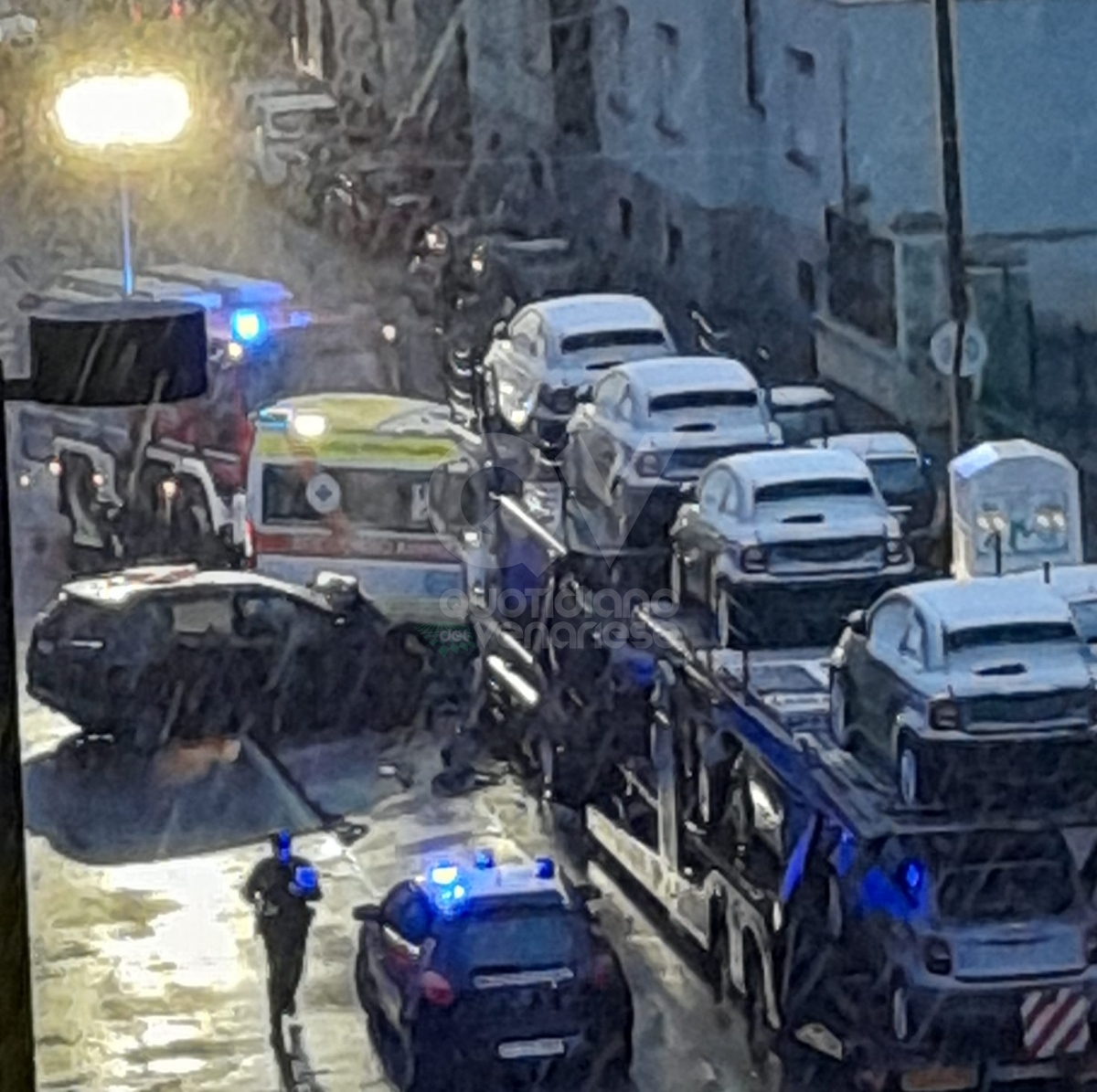 INCIDENTE A VENARIA - Scontro bisarca-suv in corso Garibaldi: un ferito e code chilometriche - FOTO