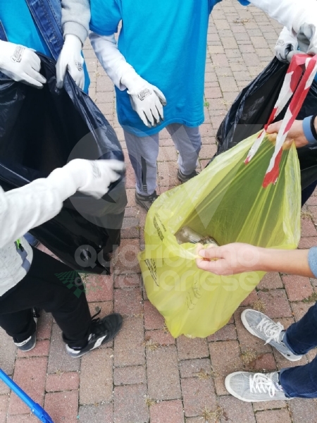 GIVOLETTO - Agenda 2030: guanti, pinze e sacchi per i giovani studenti per un ambiente pulito