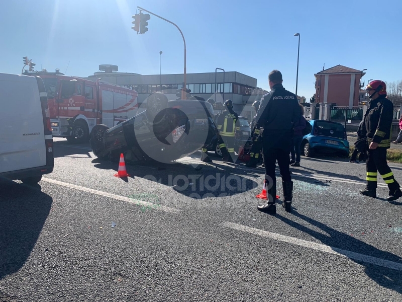 CASELLE - Spaventoso incidente all'incrocio tra strada Aeroporto e via Savonarola - FOTO
