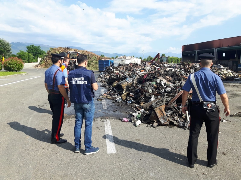 DRUENTO - Incendio al Cidiu: i carabinieri sequestrano trecento metri cubi di rifiuti - VIDEO
