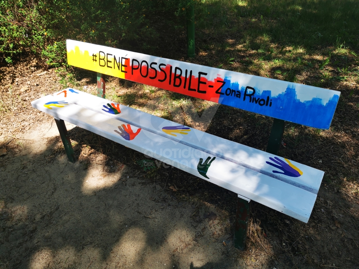 VENARIA - Panchine rimesse a nuovo al parco Magellano di Altessano grazie al Gruppo Scout Venaria Reale 1 - FOTO